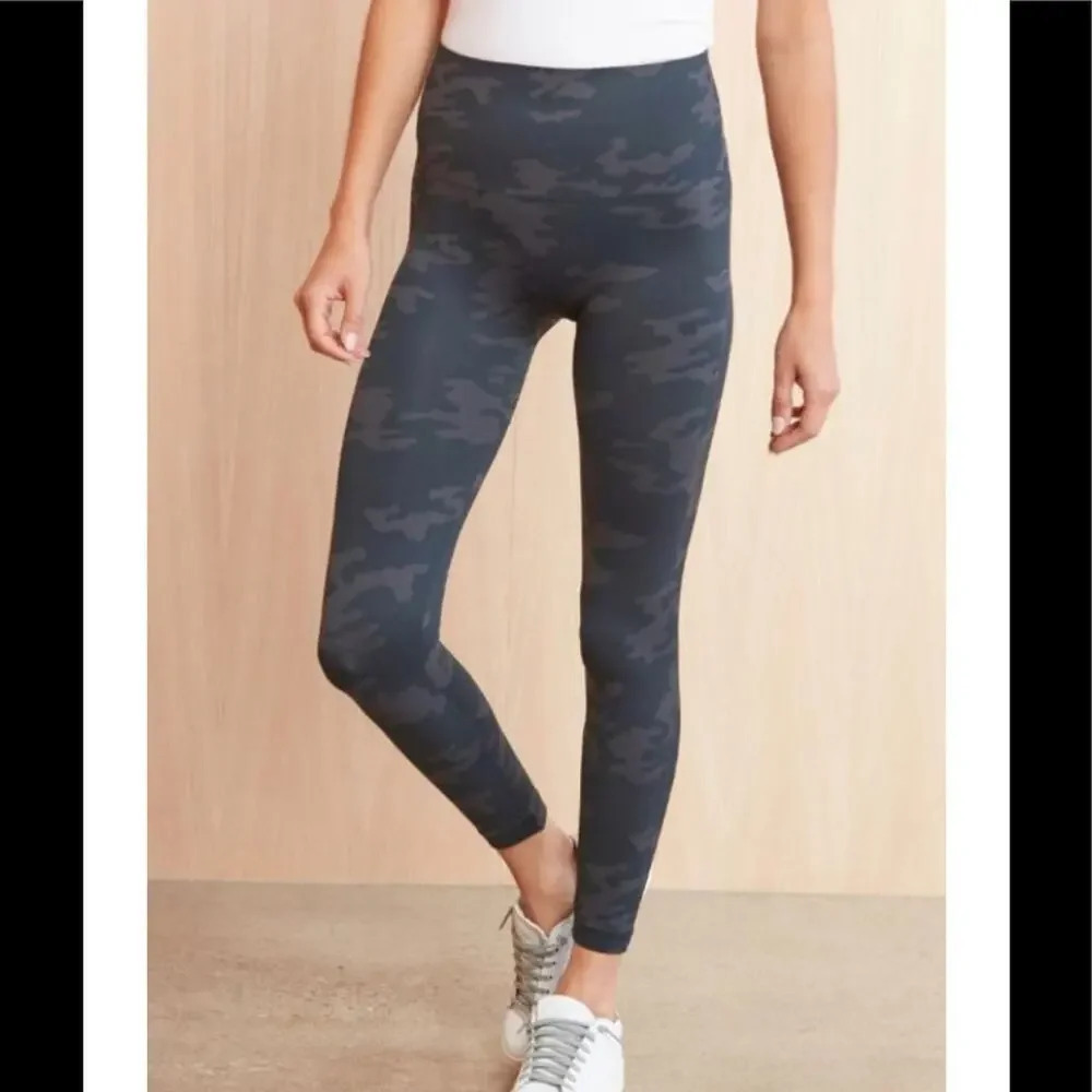 Spanx Look At Me Now Seamless Leggings Black Camo Size Small